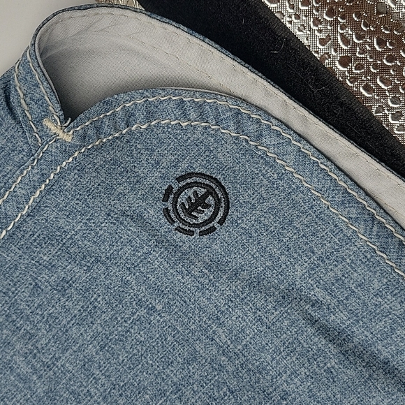 Element 4 way flex Board Shorts. Size 33 - Picture 2 of 8